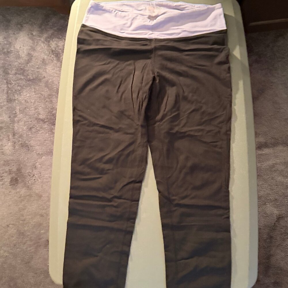 TNA Women's Capri Leggings Size L Large Black w/ Lavender